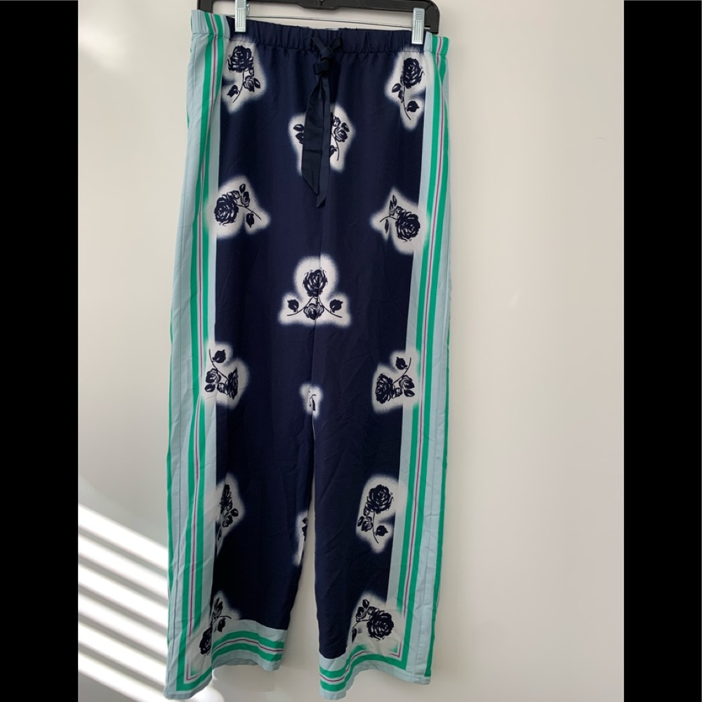 Victoria’s Secret Navy Floral Lounge Pajama Bottoms Pants Size: Medium